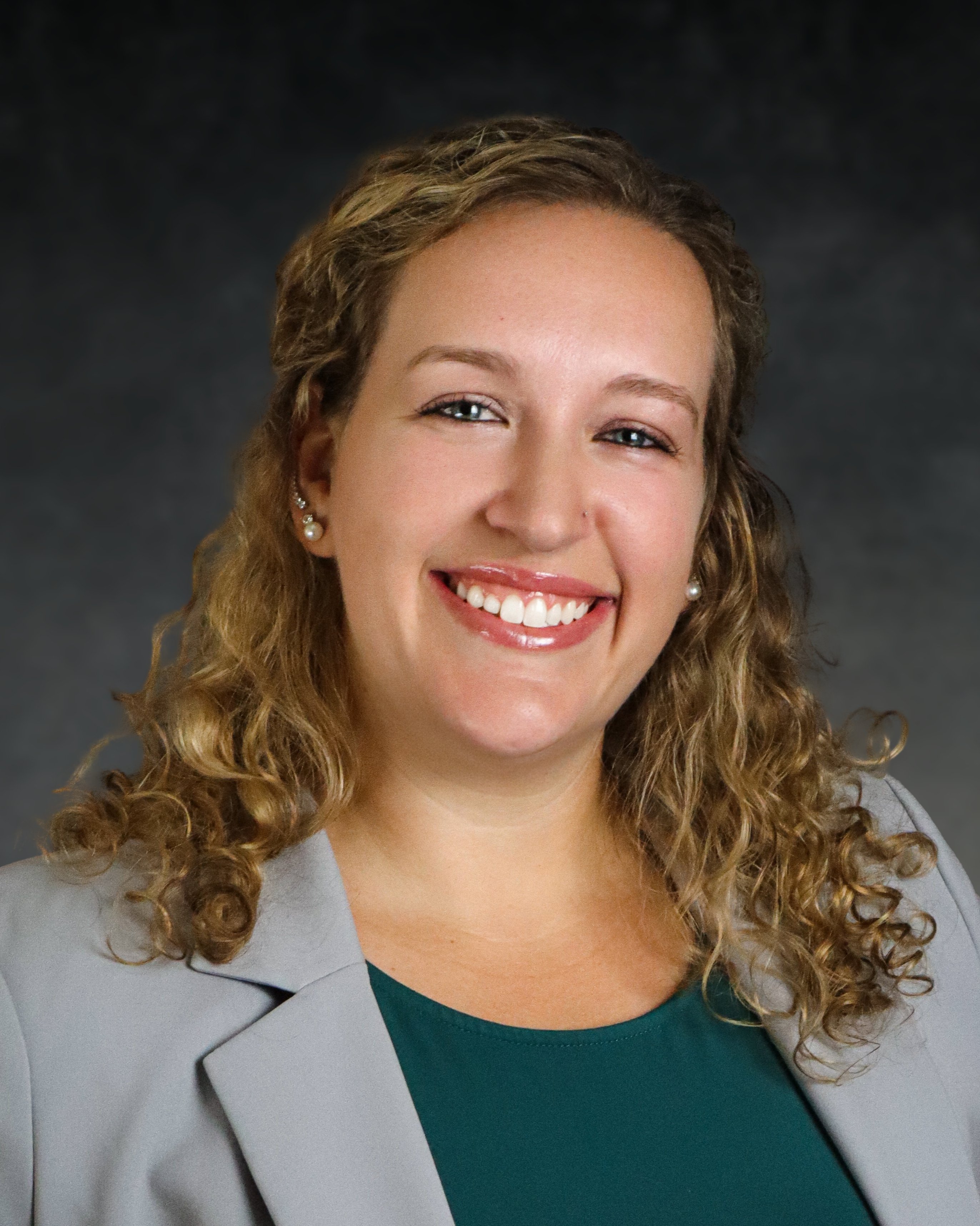 Danielle Nuxoll Headshot