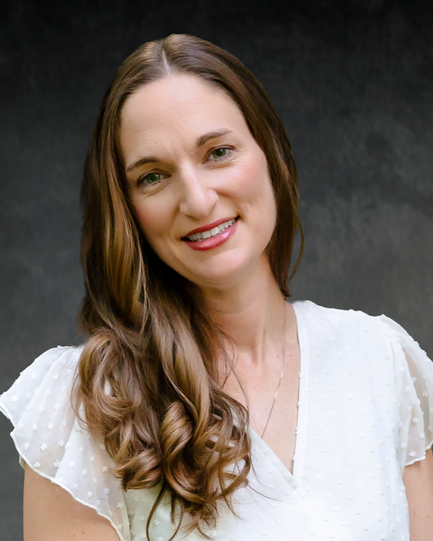 Lindsey Davee Headshot